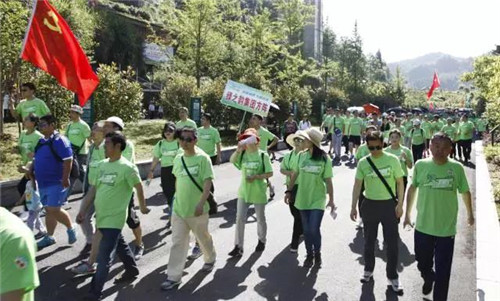 绿跑湘西，精准扶贫——绿之韵集团关爱女性“两癌”检查救助暨绿跑（湘西站）成功举行