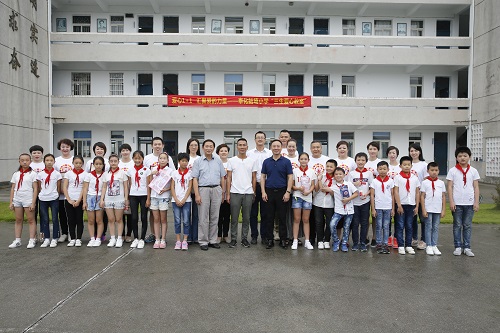 第122间三生爱心教室落户奉化鲒埼小学