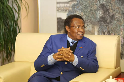 尼日利亚驻华大使阿赫迈德•吉达考察隆力奇