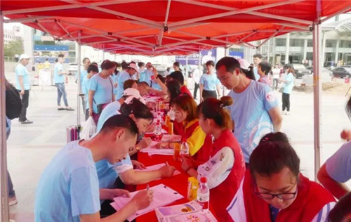 安然钱琳燕团队组织爱心献血大型公益活动