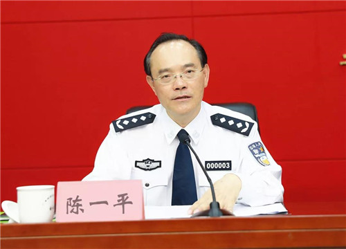 广西警察协会名誉副会长绿叶徐建成赴南宁捐助基层困难民警