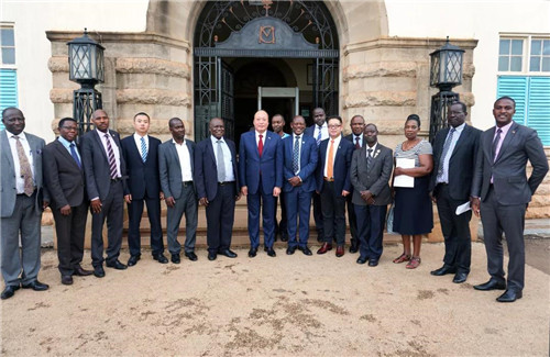 天狮集团董事长李金元到访乌干达马克雷雷大学
