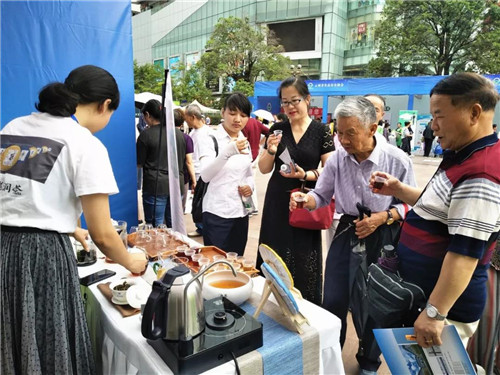 龙润茶助力昆明市2019年食品安全宣传周活动启动仪式，引导群众科学消费、健康饮食